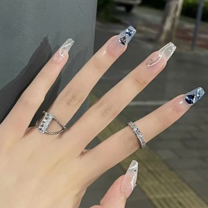 “Glossy and Easy-to-Remove False Nail Tips for Stylish Party Looks”