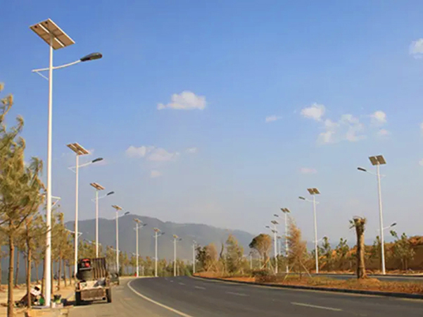 How long can solar street lamps generally be used?