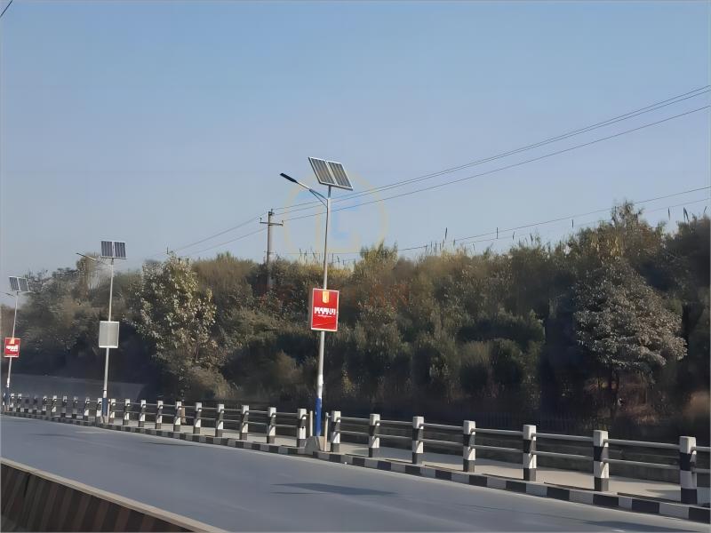 Avantajele luminilor stradale solare split