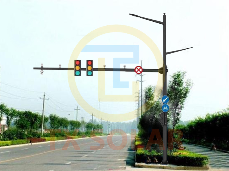 Saan dapat matatagpuan ang isang octagonal traffic signal poste?