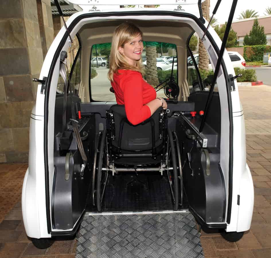 Véhicule en fauteuil roulant pour personnes handicapées