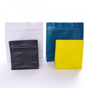 Paruošti įvairių spalvų pasirinktiniai vieno oro vožtuvo kavos maišeliai su užtrauktuku