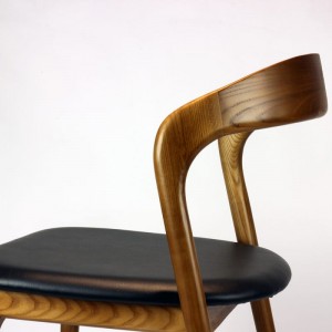Augstas kvalitātes vintage tan PU ādas polsterējums koka karkasa ēdamistabas krēsls