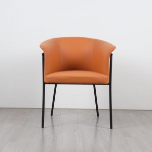 Cadeira de brazos de coiro estrutura metálica