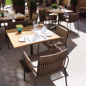 ເຟີນິເຈີກາງແຈ້ງໂລຫະອາລູມິນຽມກອບແຂນເກົ້າອີ້ patio ຕາຕະລາງ dining set