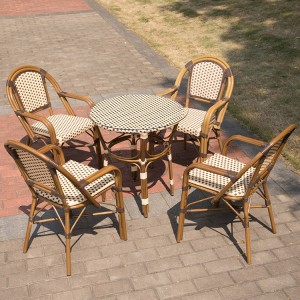 Set di tavoli è sedie in rattan di giardinu per l'esterno Mobili di patio