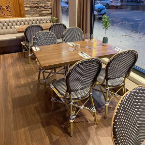 Conjunto de móveis de restaurante com cadeira bistrô estilo francês