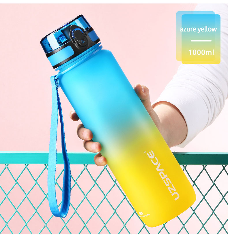 1.7L Super Capacity Gradient Plastic Water Cup With Straw Sports