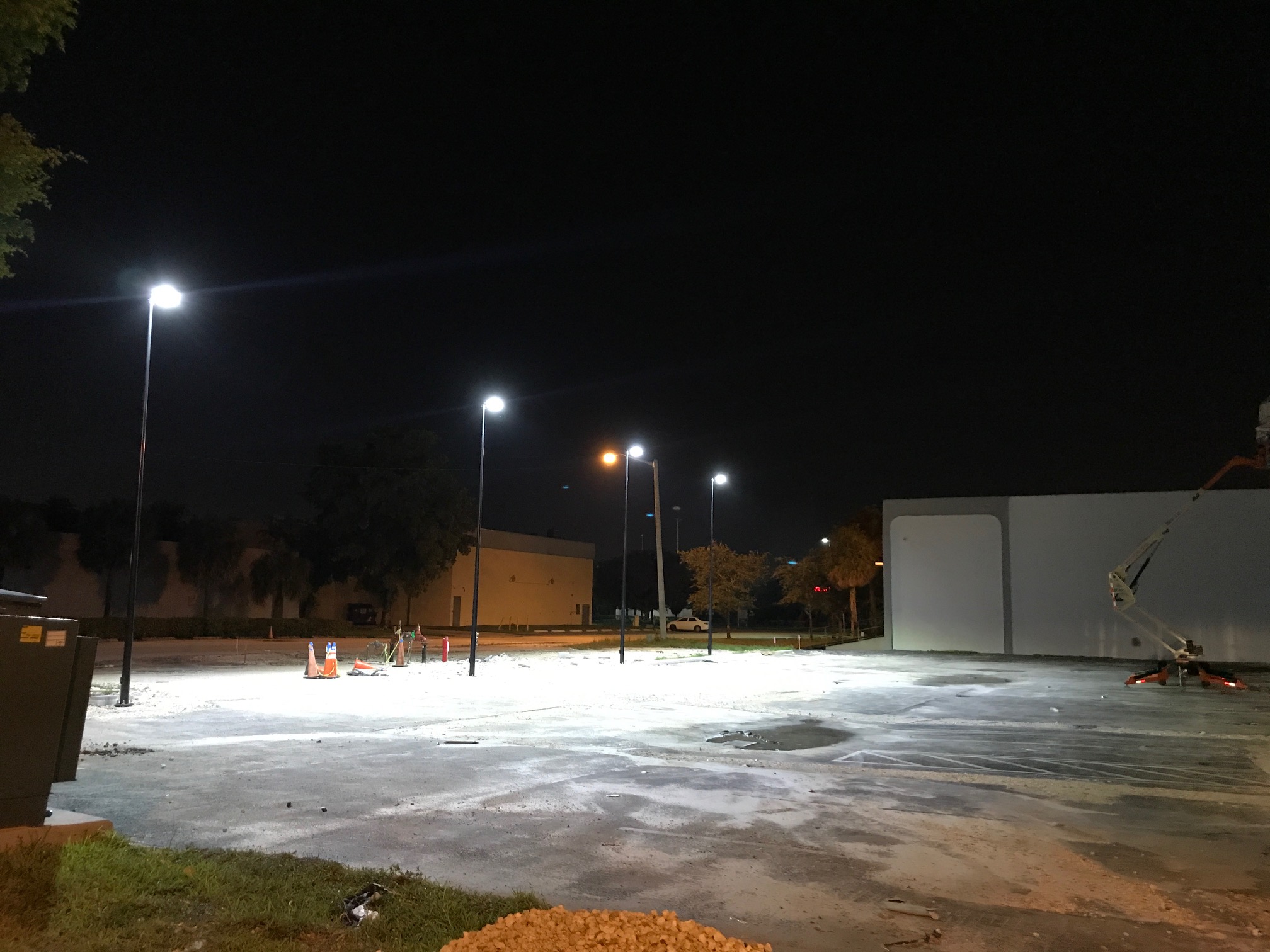 Therefore, combined with the above analysis of the current situation and the layout characteristics of the parking lot, the parking lot design uses a low height of single-headed street lights, semi-truncated lamps and lanterns, arranged in columns at the boundary of the site, the lamps and lanterns are arranged in more points to improve the uniformity of illumination, while reducing the parking lot on the surrounding roads and buildings caused by light interference. Specific lamp layout: lamp installation height of 8 meters, street lamp pole floor mounted form, in the two sides of the parking space on the outside of the bilateral symmetrical arrangement (road width of 14 meters), spacing of 25 meters. The luminaire installation power is 126 W. The distance between the luminaires at the entrances and exits is suitably narrowed to improve the illumination level.
