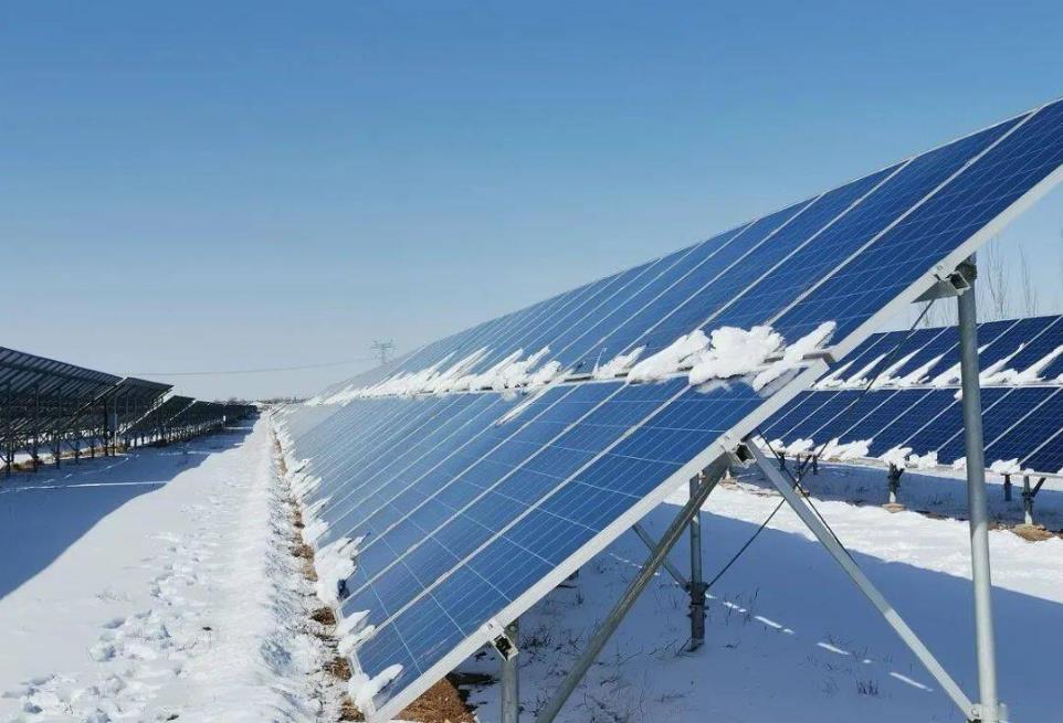 How to improve the efficiency of solar panel power generation in ice and snow weather?