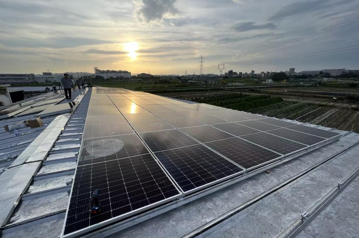 239 billion US dollars! Record breaking global solar energy investment