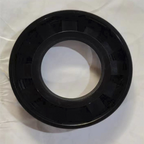 Large Stock TC Structure Rubber Oil Seal 17*40*7 for Industry Featured Image