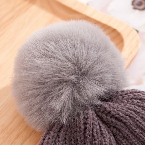 Wholesale Solid Color Slouchy Pompom Knitted Winter Beanie Hat For Women
