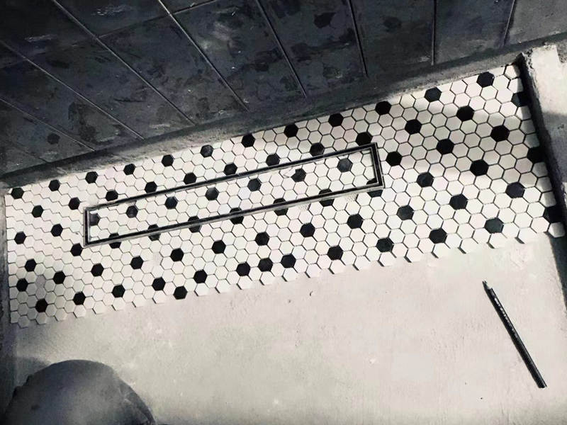 cutting mosaic marble tile for the bathroom floor