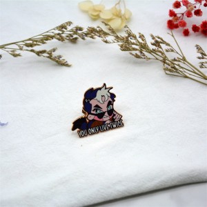 China Professional Wholesales High Quality Custom Metal CMYK Printed Hard Soft Enamel Lapel Pin Cute Butterfly
