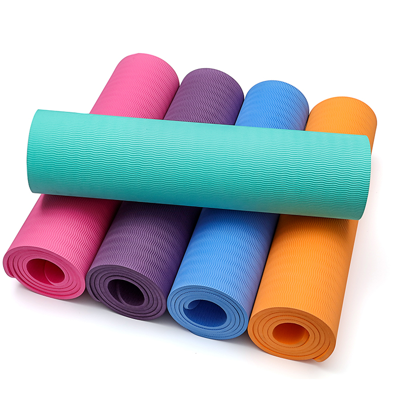 Kina varme produkter vaskbar flerfarge sammenleggbar oem tykk yogamatte med bærestropp