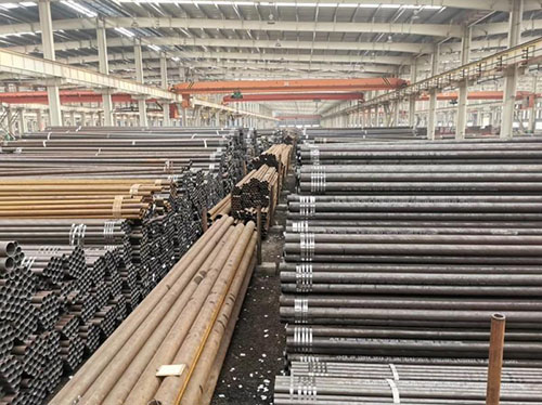 A large number of steel pipe manufacturers in stock