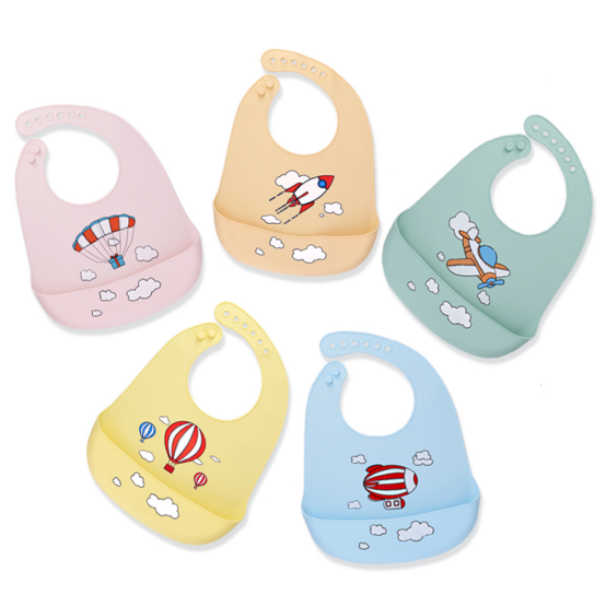 Which is better for baby’s silicone bib or fabric?