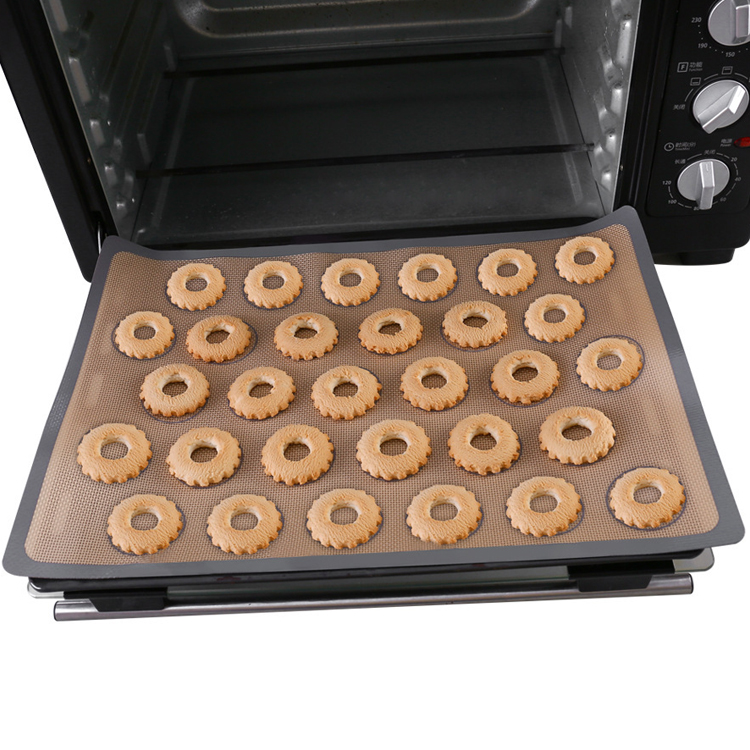Can the silicone baking mat be placed in the oven?