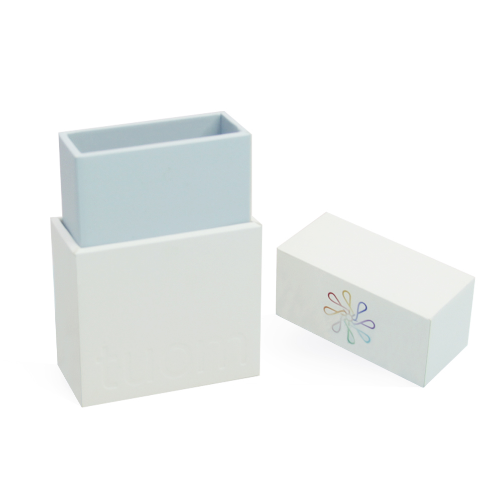 Біла порожня коробка ручної роботи в стилі портсигара