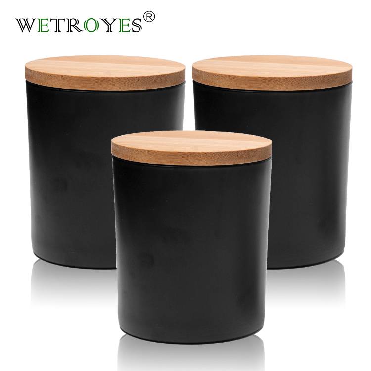 China Customized 5.5oz Frosted Candle Jars With Wooden Lids