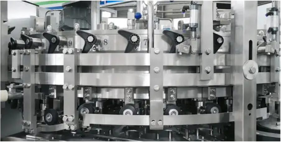 https://cdn.globalso.com/willmanmachinery/Carbonated-drinks-filling-and-seaming-machine1.png