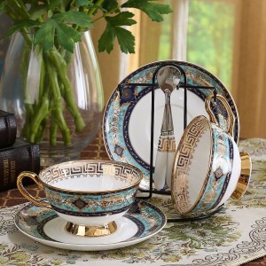 Tea Cups And Saucer Sets Coffe Cup Ceramic Mug Bone China Coffeeware Set Baroque Vintage Drinkware Wedding Decoration