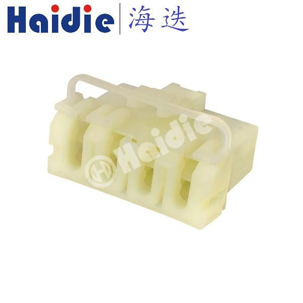 8 Pin Blade Auto Connection MG610271