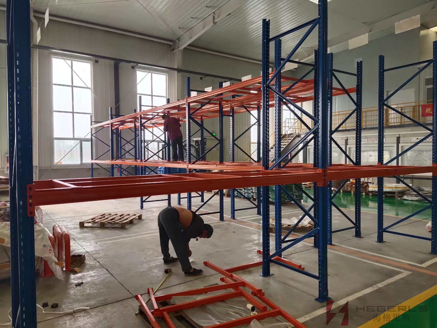 Part of the new project on the installation site of a heavy beam rack of a building materials company in Baoding