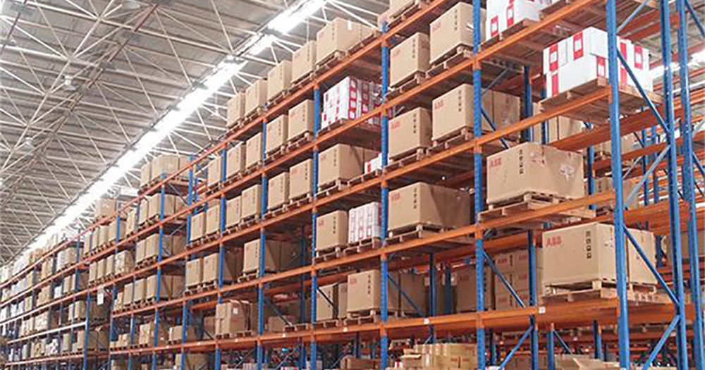 Interpretation: How are pallet racks used in the daily production of warehouses?