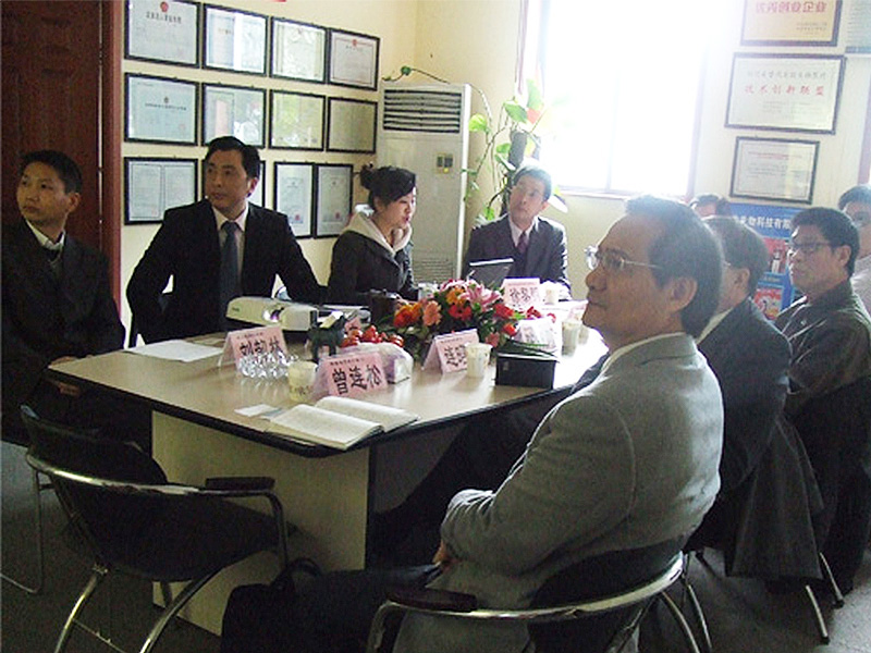 Formand osv. for Taiwan Lienchang Group, kom til Weilisheng for at få rådgivning om elektronisk tilbehør