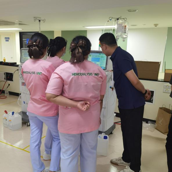 Wesley, водещ производител на машини за хемодиализа в Китай, пристигна в Тайланд, за да проведе обучение и академичен обмен с общи болници