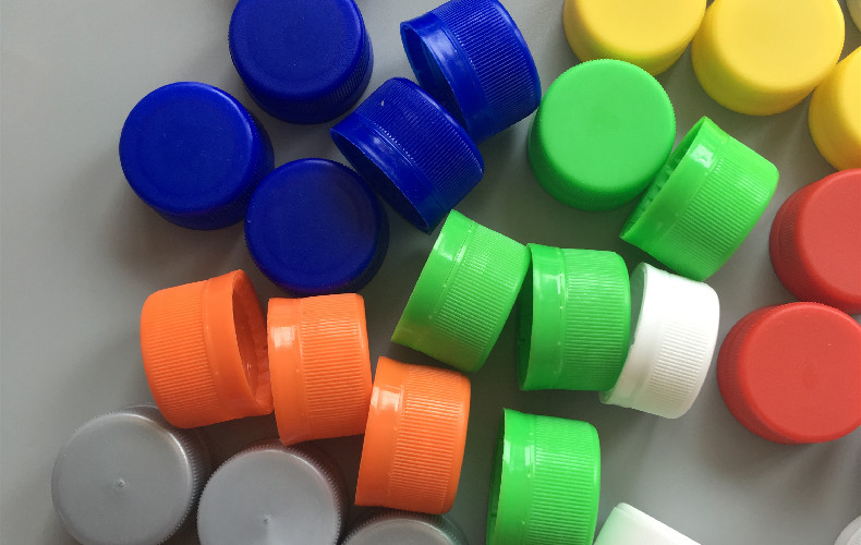 Detection of sealing performance of plastic anti-theft bottle cap.