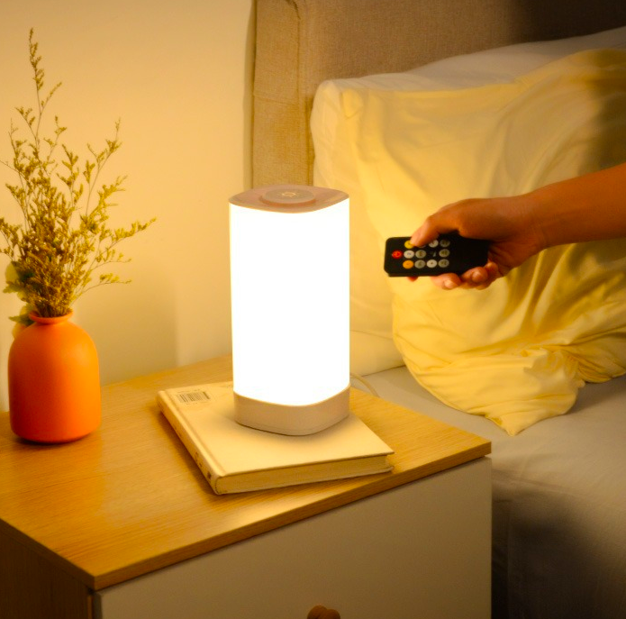 Rreziqet e funksionalitetit, ndriçimit dhe cilësisë së llambës inteligjente pranë krevatit