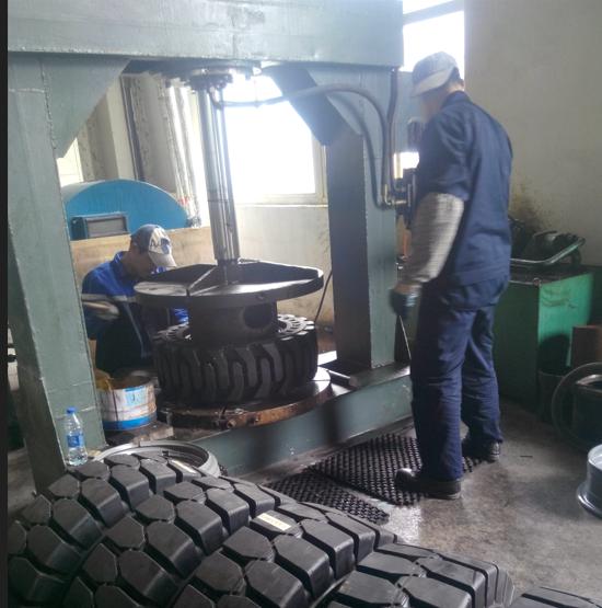 Press-fitting of solid tires