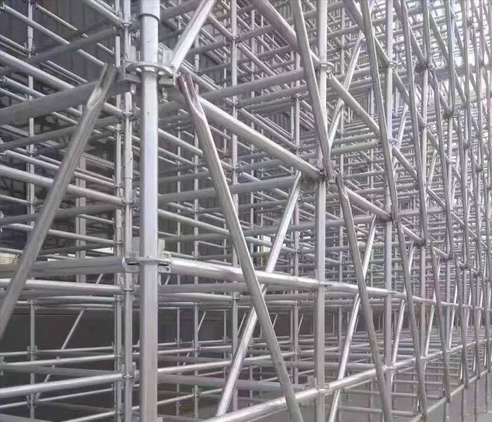 Precautions for disassembly and assembly of disc scaffolding