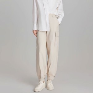 Celana kasual kargo rasa desain putih untuk wanita 2024 musim semi baru celana kaki kecil temperamen rasa tirai
