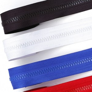 China Manufacture Supply Type No.3,5,8,10 Plastic Zipper Vislon Zipper Long Chain In Roll