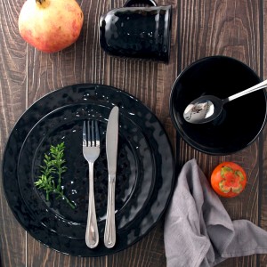 Ineffable in Black Collection Porcelain 16 Piece Dinnerware Set