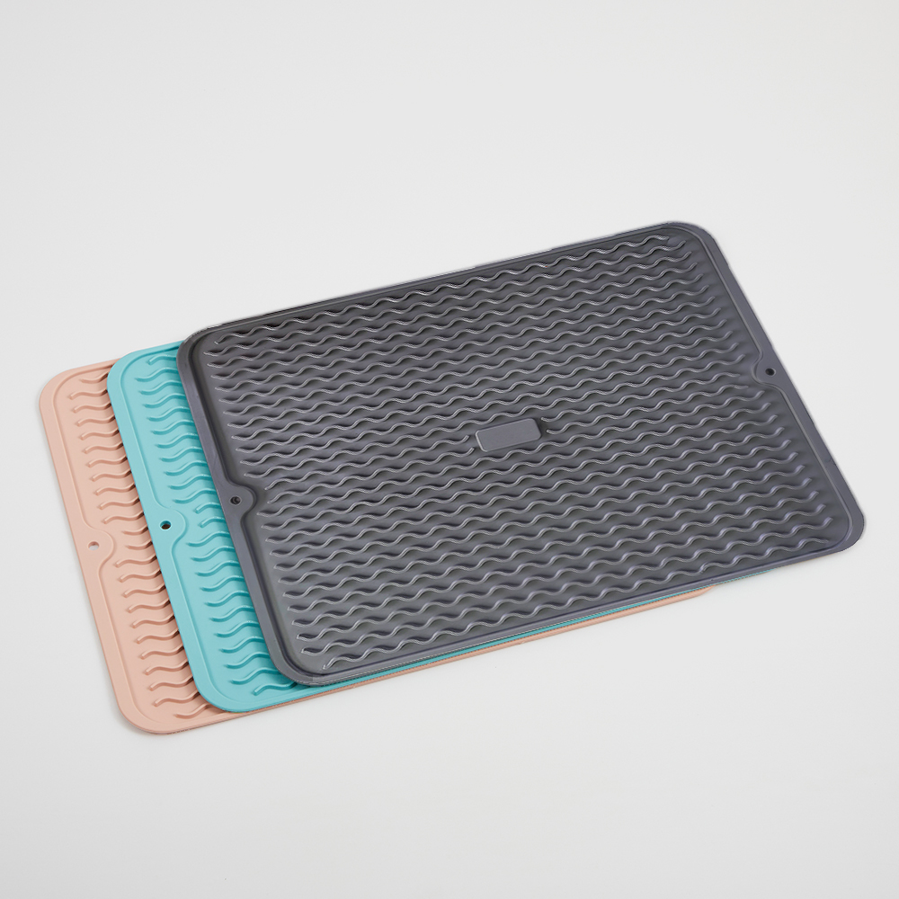 “Revolutionize your kitchen life with our easy-to-clean, waterproof silicone dish drying mat”