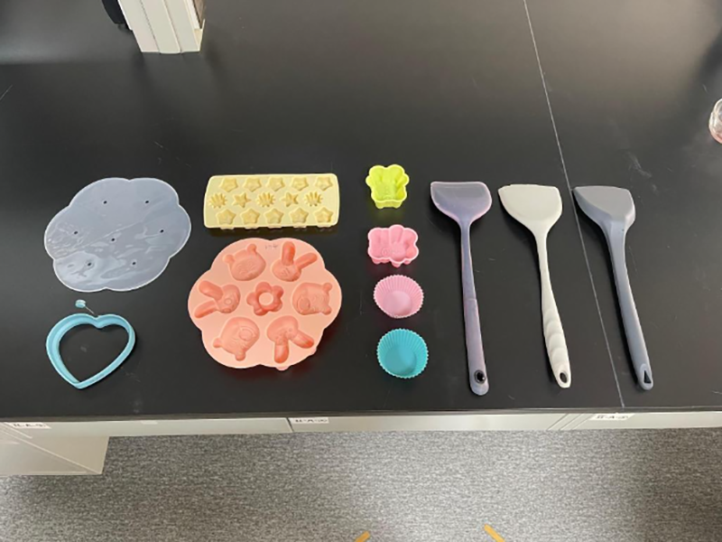 3.15 Consumer Lab | Silicone spatula for high-temperature frying of vegetables is “toxic”? Experiment Reveals the “True Face” of Silicone Products