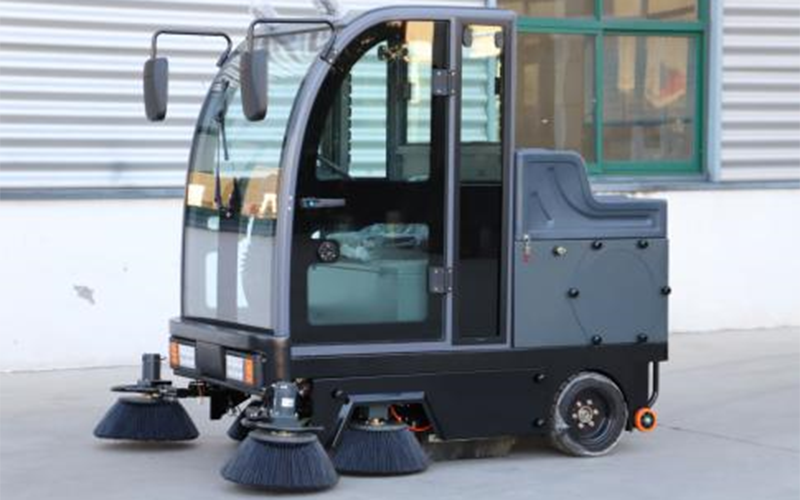 Revolutionize cleaning with the Dike 1900 sweeper