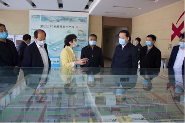 Zhang Ye, mayor of Zhengding city, visited Hebei Xindadi Electrical & Mechanical Manufacturing Co., Ltd. to help the rapid development of the company.