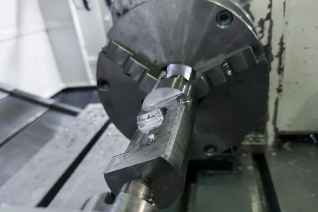 What are the differences between the three-axis, four-axis, and five-axis CNC machining centers