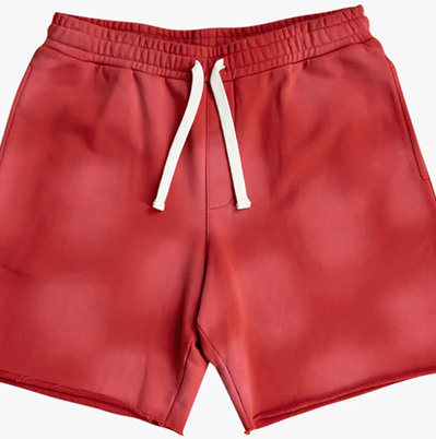 新品发布：晒褪色短裤引领夏季时尚新潮流
