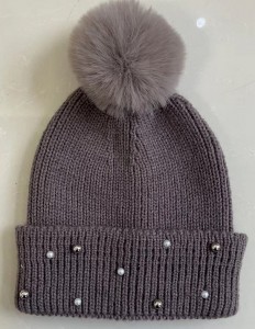 Beannie knit hat with pearl and pompom in solid colour