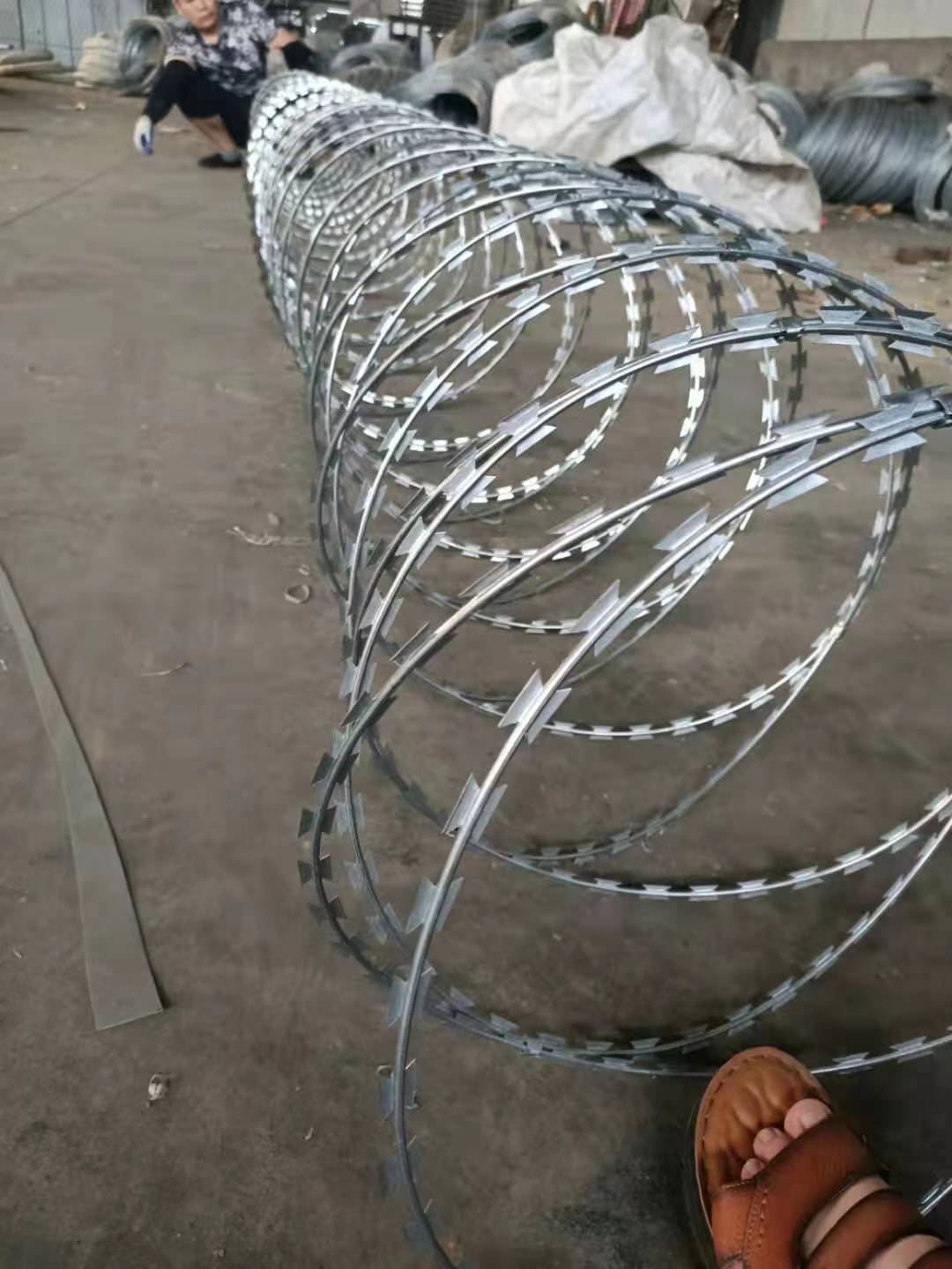 A Simple Guide on How to Install 500mm Razor Wire, Posts, and Clips