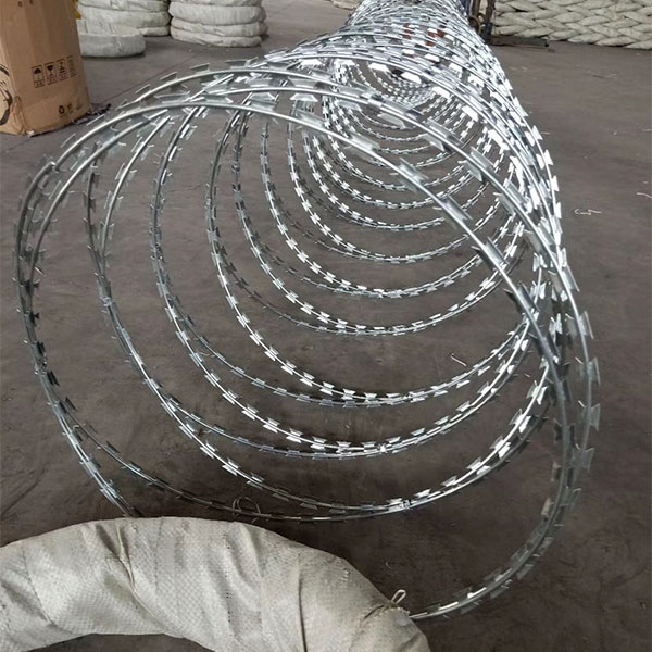 Concertina razor wire BTO-22 razor mesh 10m per roll