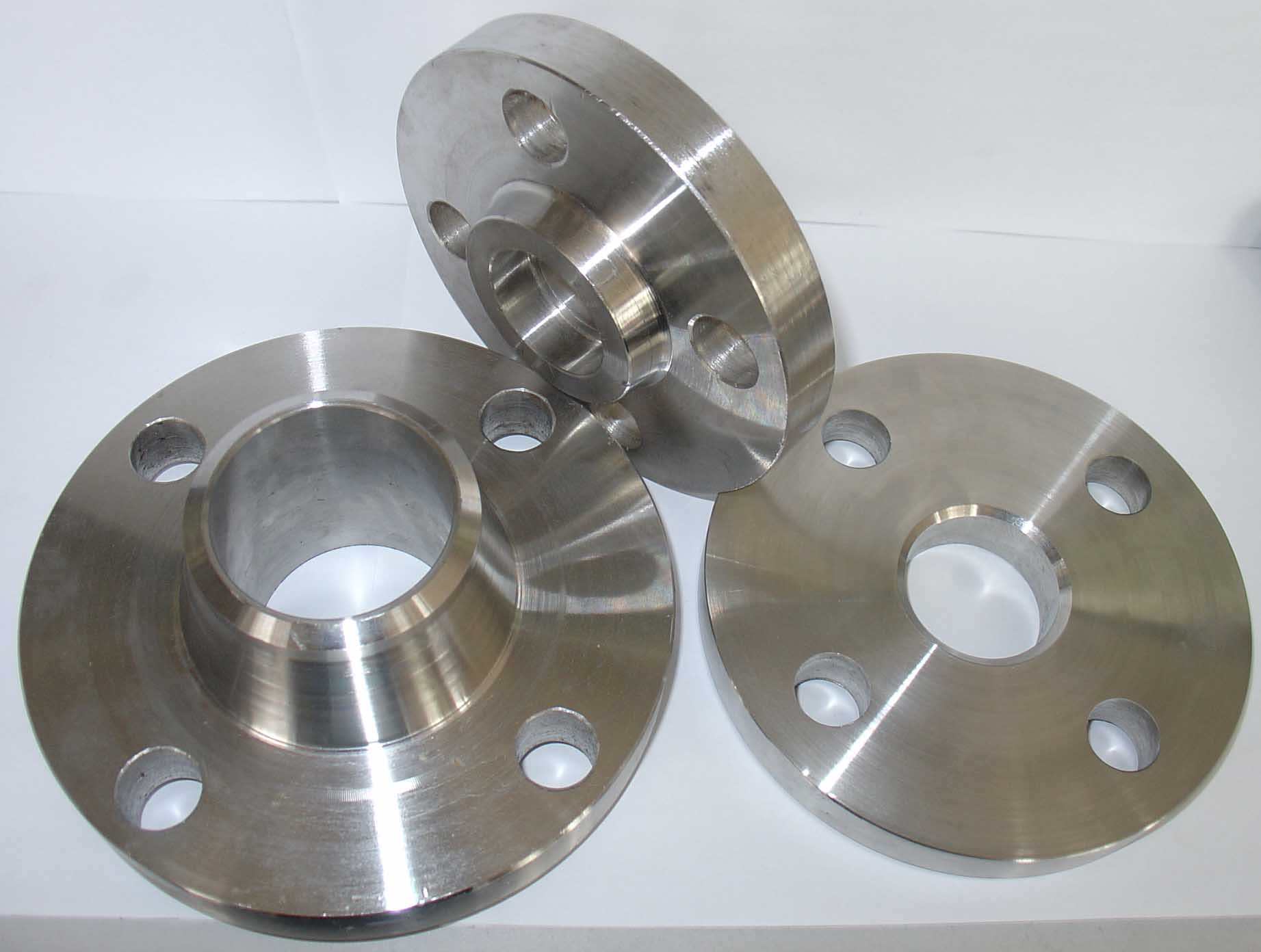 What are the common malfunctions and problems with flanges？