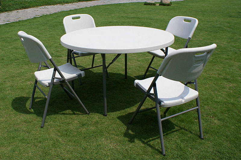 Maintenance and cleaning of folding tables